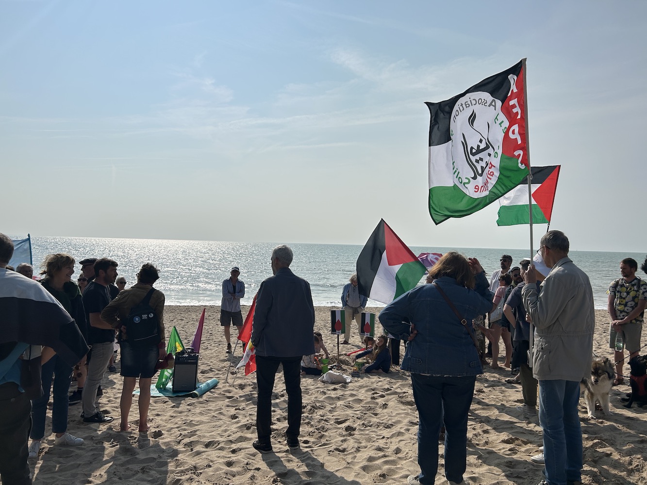 Rassemblement en soutien &agrave; la Flottille de la Libert&eacute; et &agrave; Gaza plage de Carolles