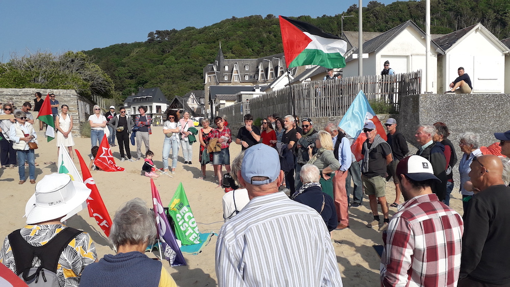 Rappel par Sophie Leger (Les Ecologistes) des trois rencontres depuis 2024 avec le sous- pr&eacute;fet du collectif pour la Palestine sud-manche (partis NFP, syndicats, associations) pour demander la reconnaissance de la Palestine par la France rest&eacute;es sans r&eacute;ponse, des mots d&rsquo;Elie Barnavi ancien ambassadeur isra&eacute;lien (&laquo; si on n&rsquo;arr&ecirc;te pas Benyamin Netanyahou, on se sera rendu coupable d&rsquo;un crime contre l&rsquo;humanit&eacute; massive &raquo;) et du mouvement citoyen mondial qui se r&eacute;volte m&ecirc;me en Isra&euml;l