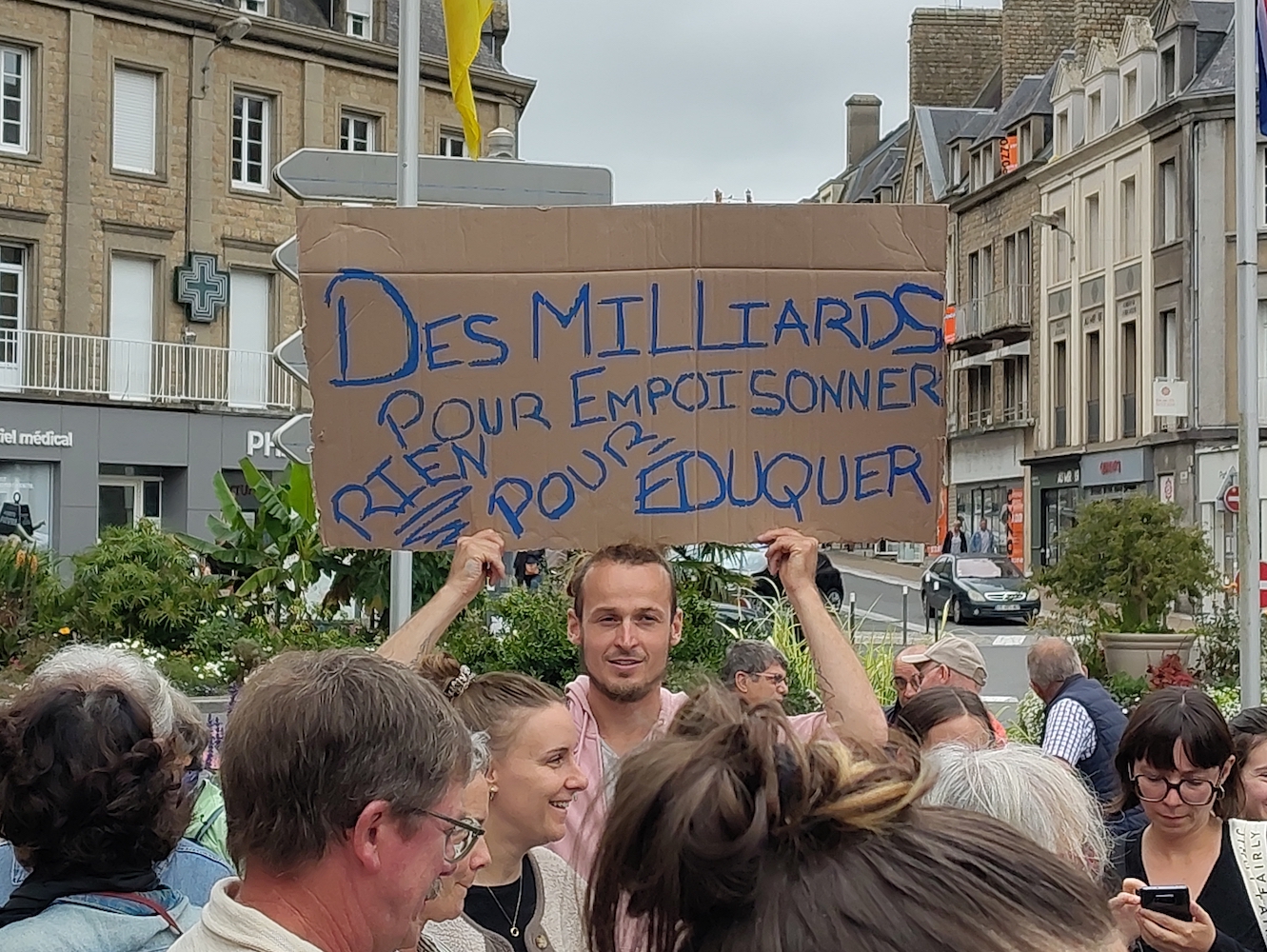 pancarte vue &agrave; Avranches le 18 septembre 2025