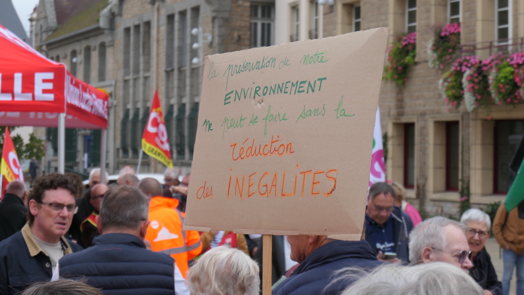 pancarte vue &agrave; Granville le 18 septembre 2025