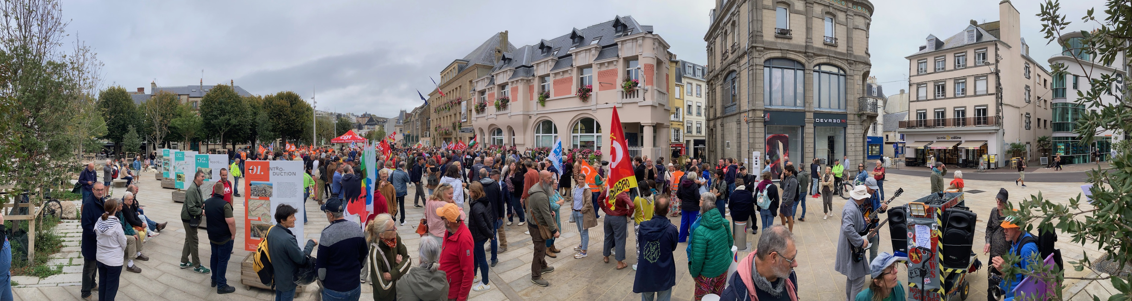 Panoramique du Cours Jonville &agrave; Granville le 18 septembre 2025