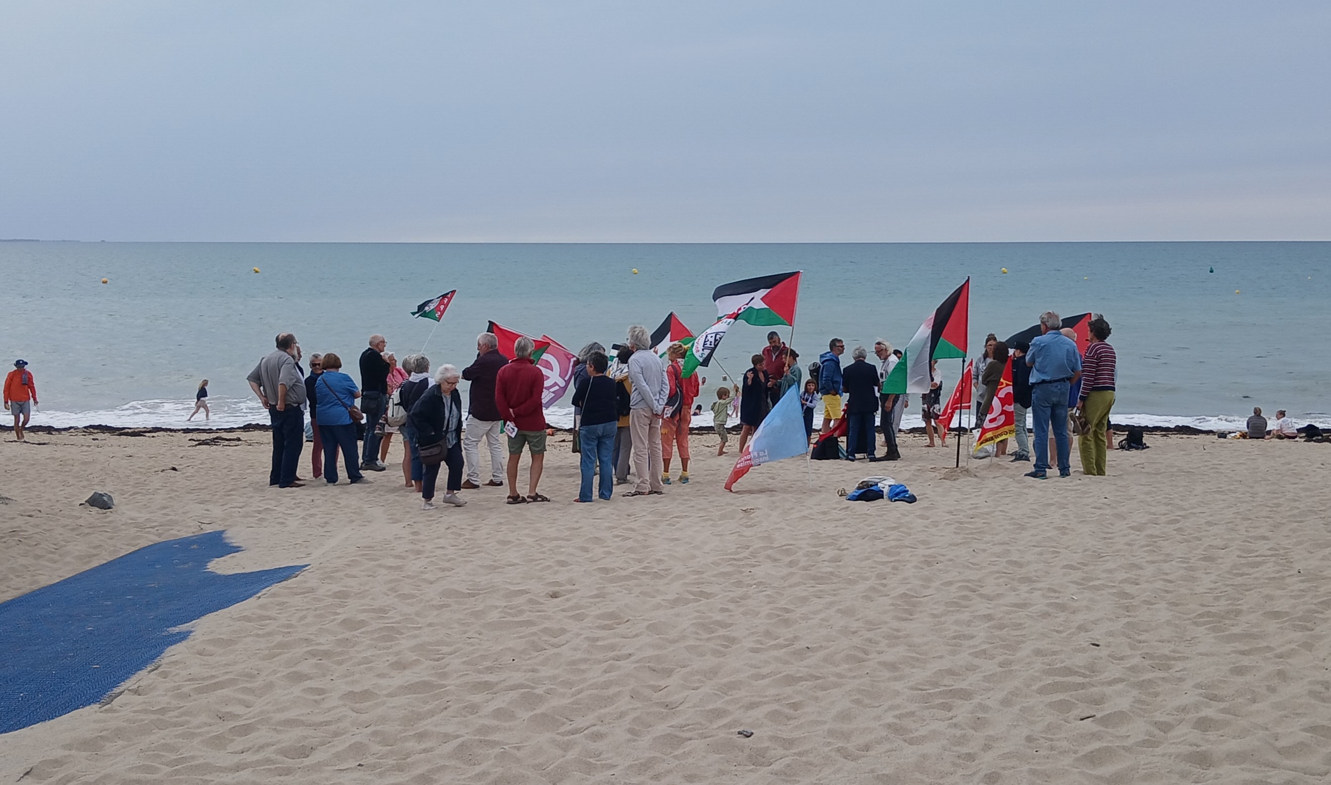 Un groupe de soutien &agrave; Gaza se r&eacute;unit tous les vendredi sur la plage de Carolles, &agrave; 19h