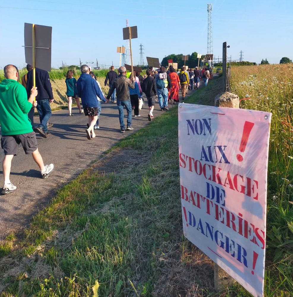 Manifestation du 23 mai 2025 à Saint-Laurent-de-Terregatte contre l'implantation d'une unité de stockage d'électricité par batteries à lithium