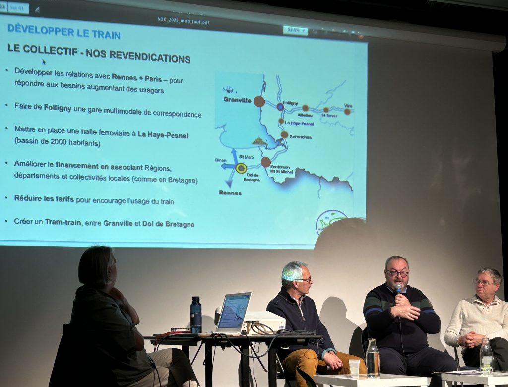 Daniel Mouton prend la parole lors de la semaine du climat &agrave; Granville le 3 d&eacute;cembre 2025